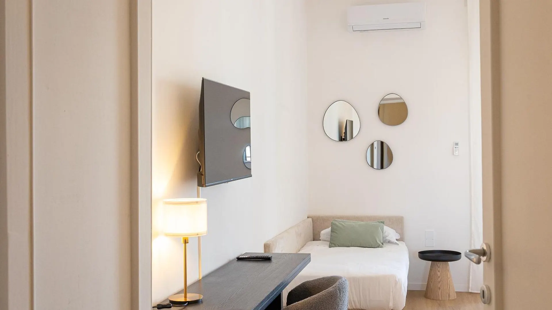 Constance Apartment By Rental In Rom
